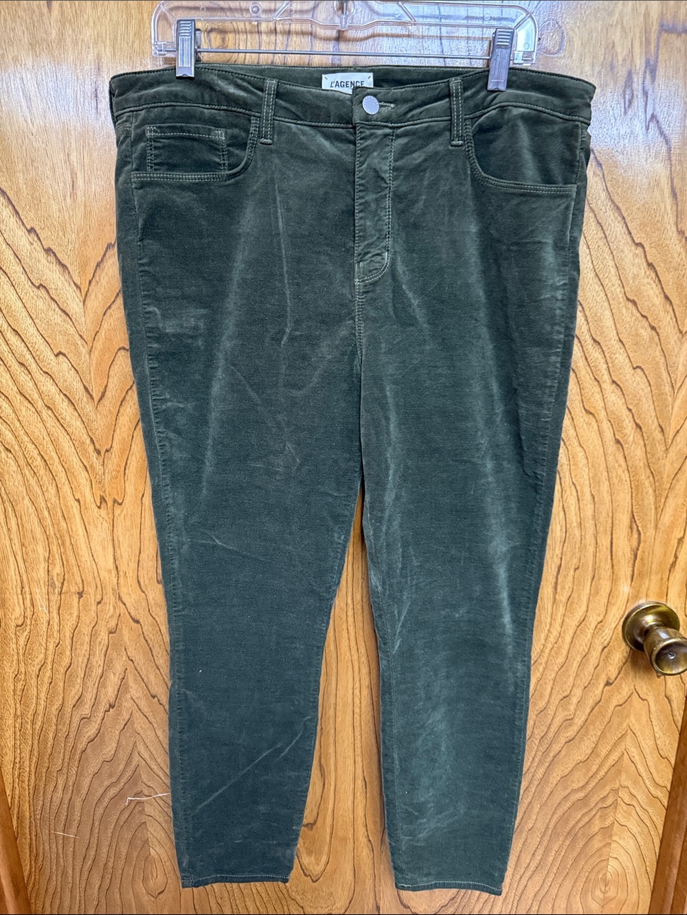 L’AGENCE size 33. Velvet feel green jeans.